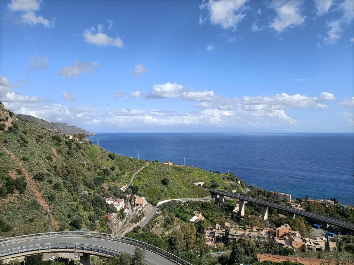 Al Bajah Loft Monovano Con Requisiti Hotel Taormina Buitenkant foto